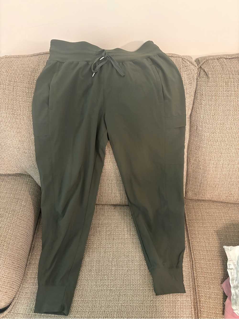 Women’s Olive Drawstring Jogger Capris